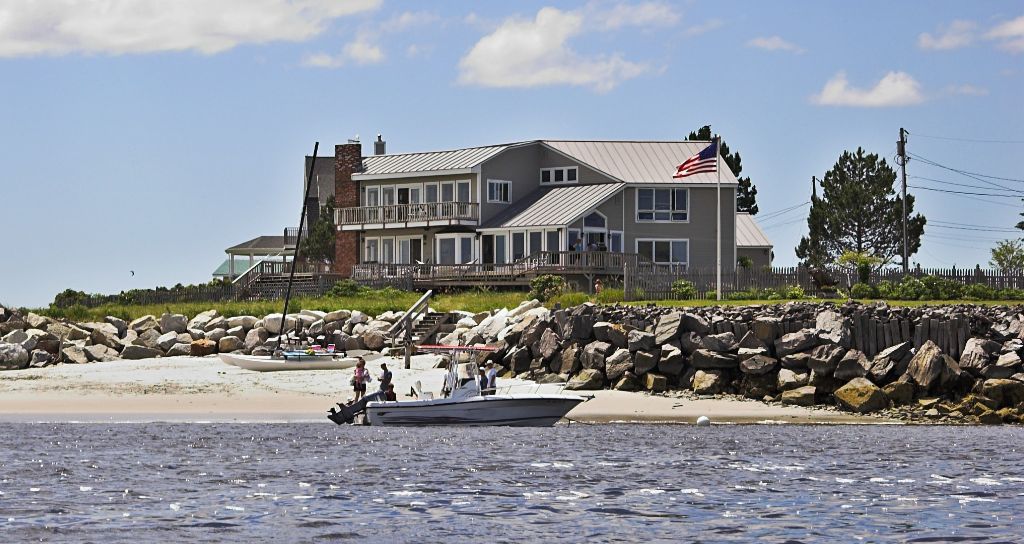 bay roof type of metal with home next to the water 